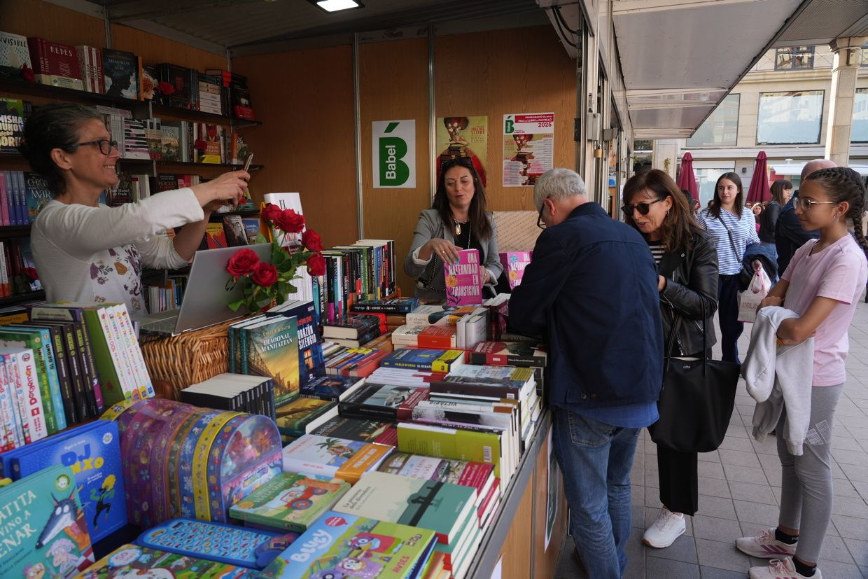 Los libros, protagonistas en la plaza Santa Clara de Castelló