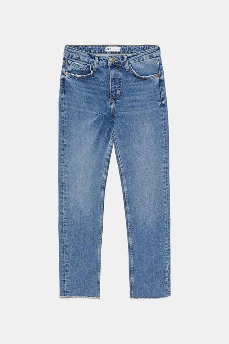 Pantalón vaquero recto de Zara  (Precio: 25,95 euros)