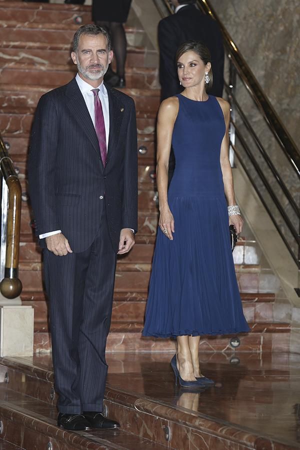 Letizia Ortiz deslumbró al elegir un diseño azul de Felipe Varela
