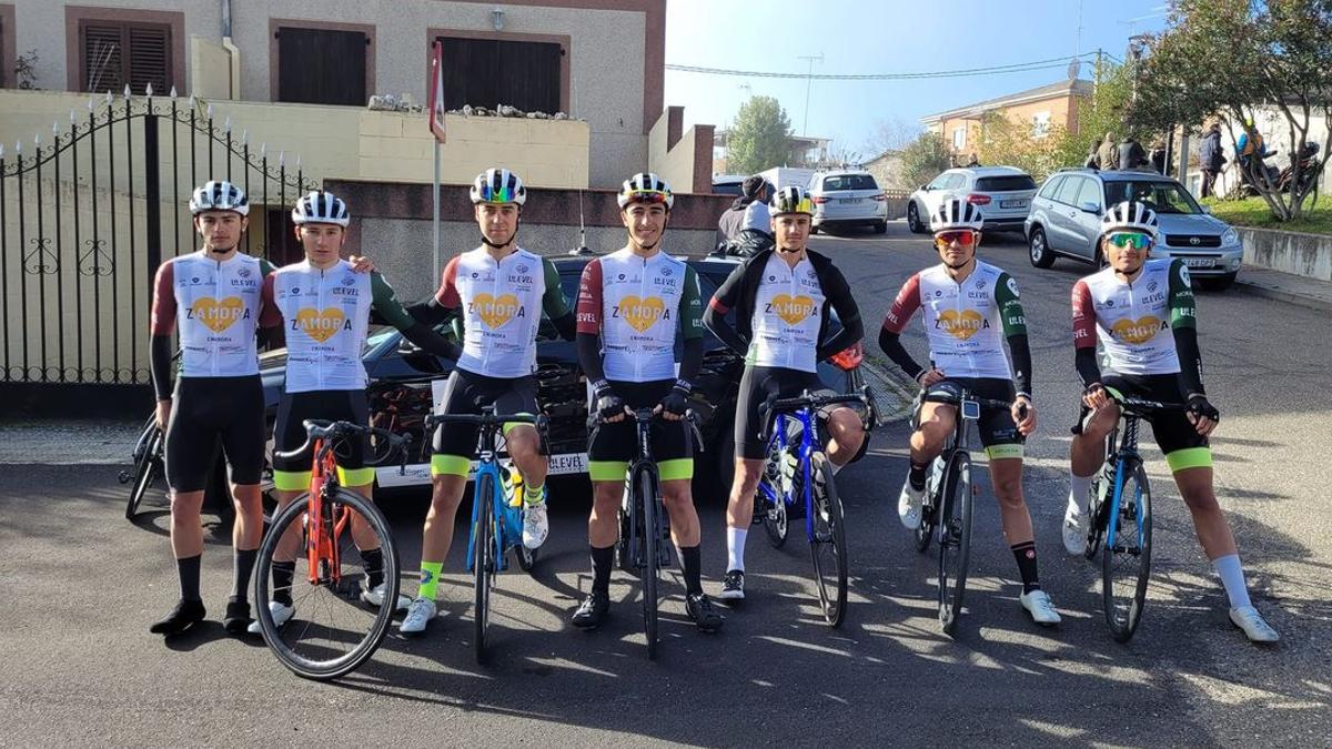Foto de varios ciclistas del Zamora Enamora