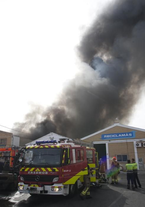 Incendio en una planta de reciclaje de Alboraia