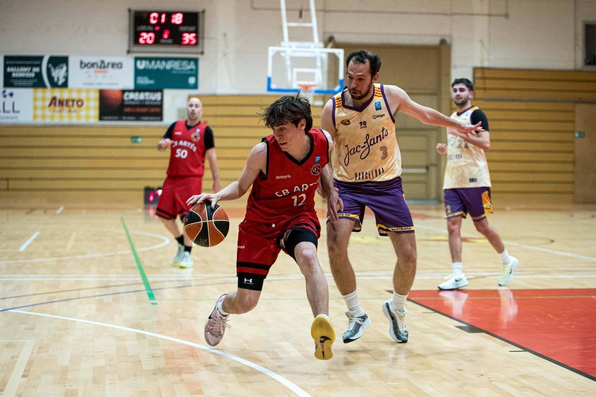Carles Guitart va anotar 16 punts en la victòria contra el Minguella