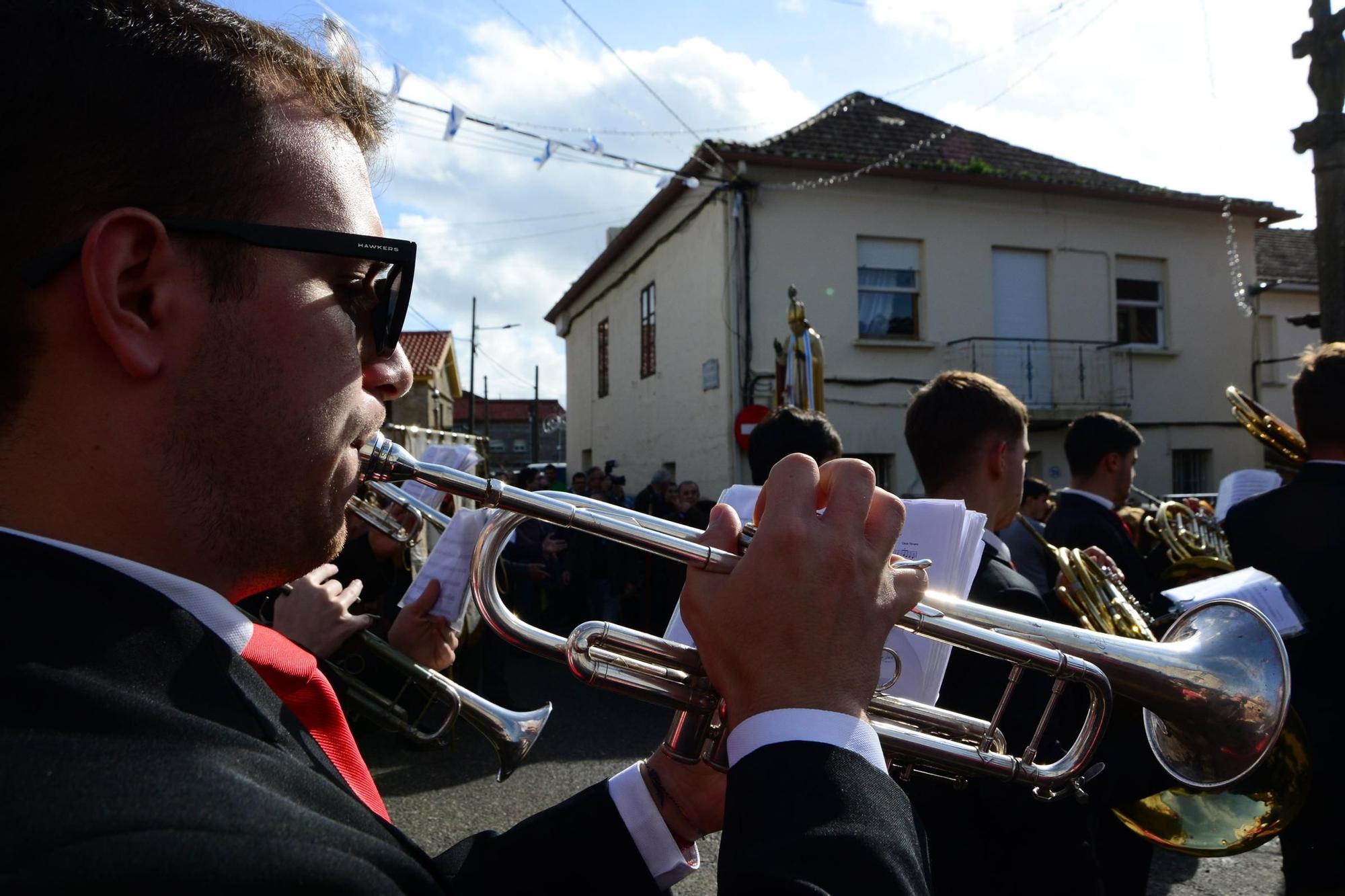 Las procesiones por el San Martiño de Moaña y Bueu aprovechan la tregua de la lluvia