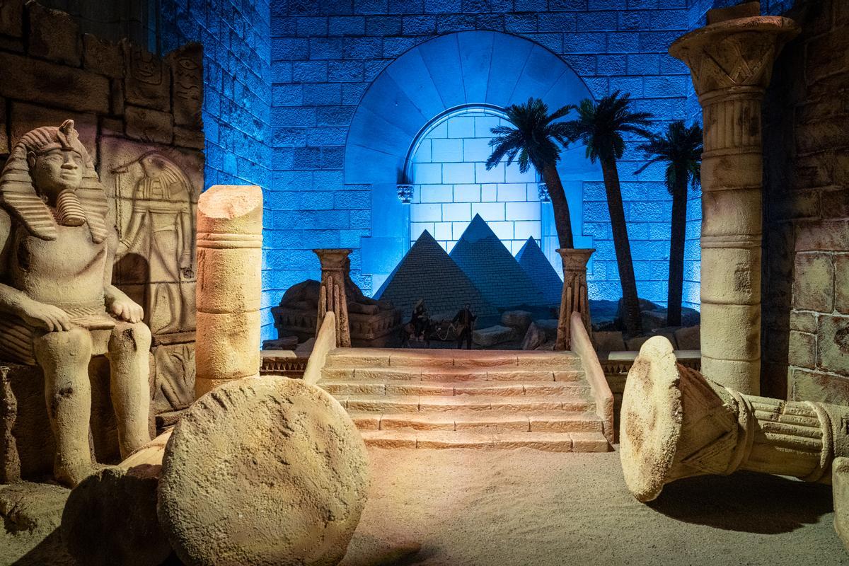 Barcelona estrena un belén tradicional más grande que nunca en la plaza Sant Jaume