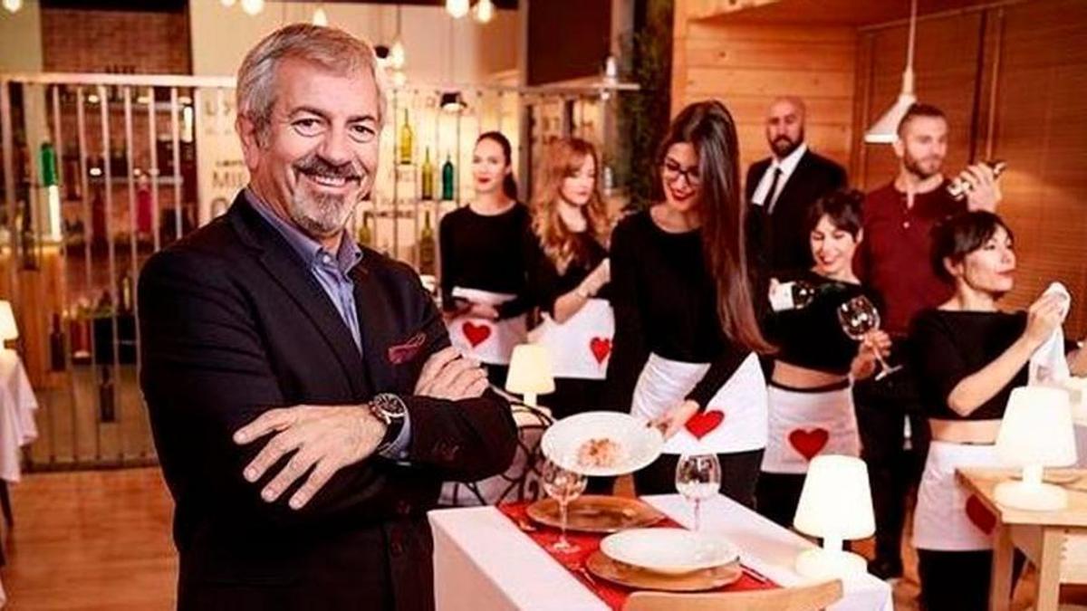 PETICIÓN FIRST DATES| La desconcertante petición de un comensal que deja sin  palabras a Carlos Sobera: "Por favor, llámame..."