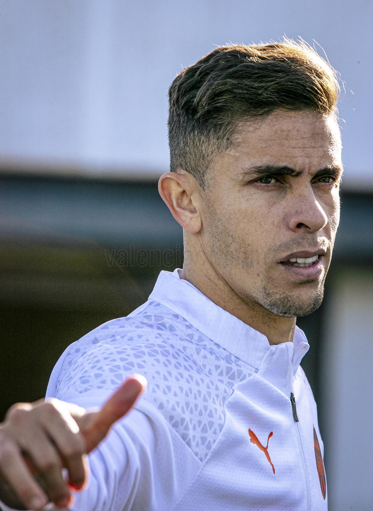 Gabriel Paulista, en uno de los últimos entrenamiento del Valencia CF