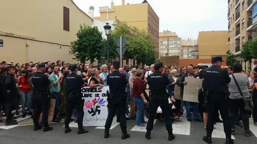 Manifestación de los vecinos de Orriols contra el nuevo local de Valentia Forum