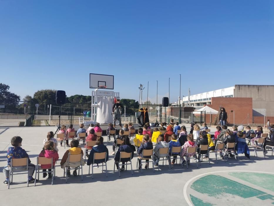 Sant Fruitós porta el teatre a les escoles