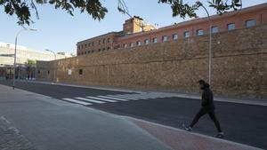 La calle de Sant Adrià de Barcelona entre la Fabra i Coats y la calle Otger, donde estaba el mercado provisional de Sant Andreu