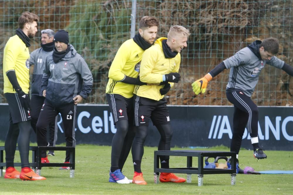 Eduardo Berizzo dirige el último entrenamiento matutino antes de que el cuadro celeste viaje a Madrid para medirse al Atlético.