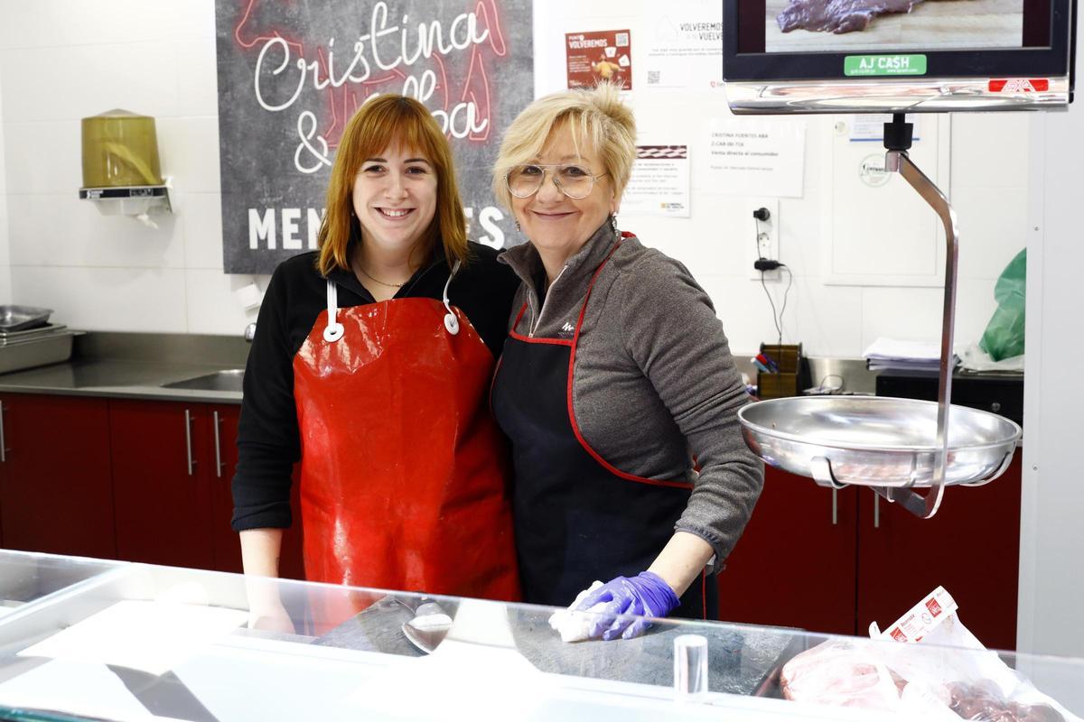 Alba y Cristina en su puesto del Mercado Central.