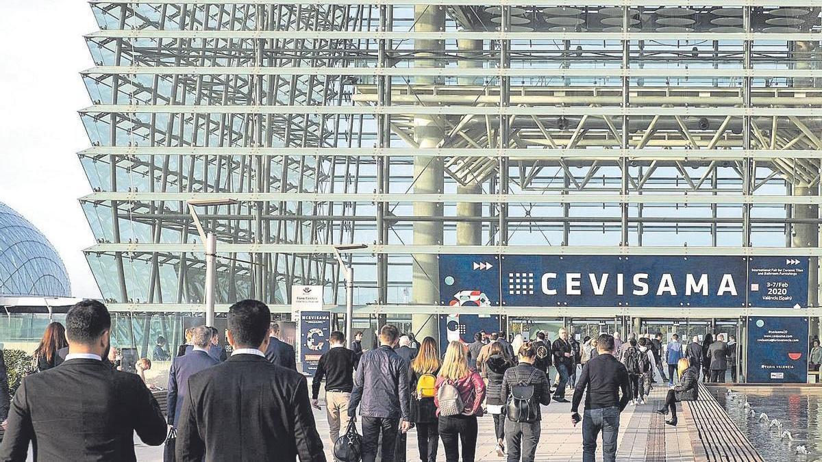 Visitantes entran en Feria València en una imagen de archivo.