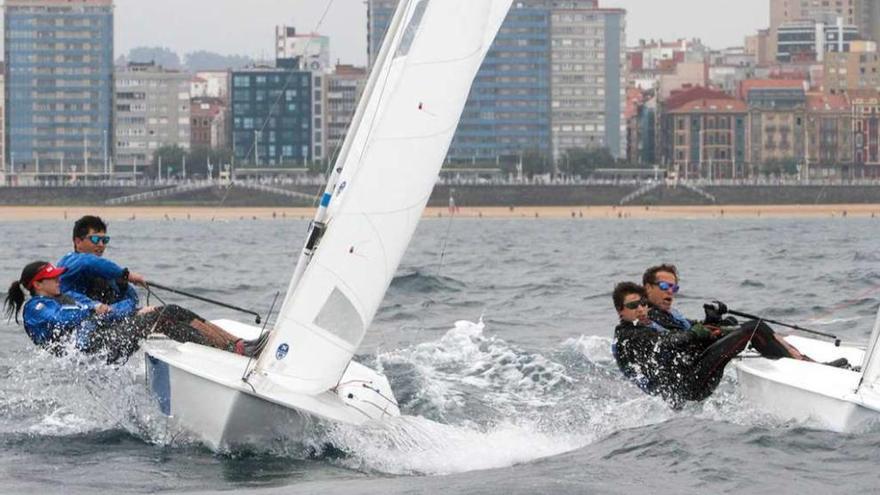 Duelo entre los barcos de Cabezo y Fernández y Ordóñez y Mendoza.