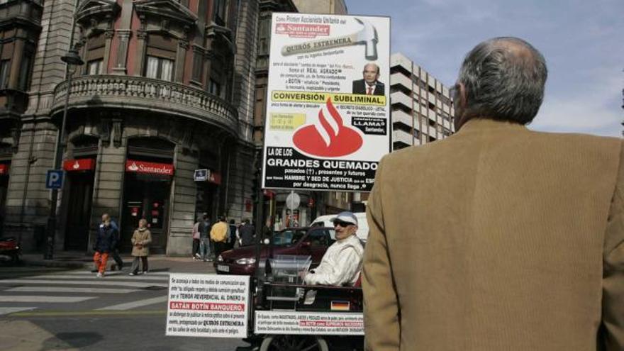 Quirós Estremera lleva su protesta a las calles de Avilés