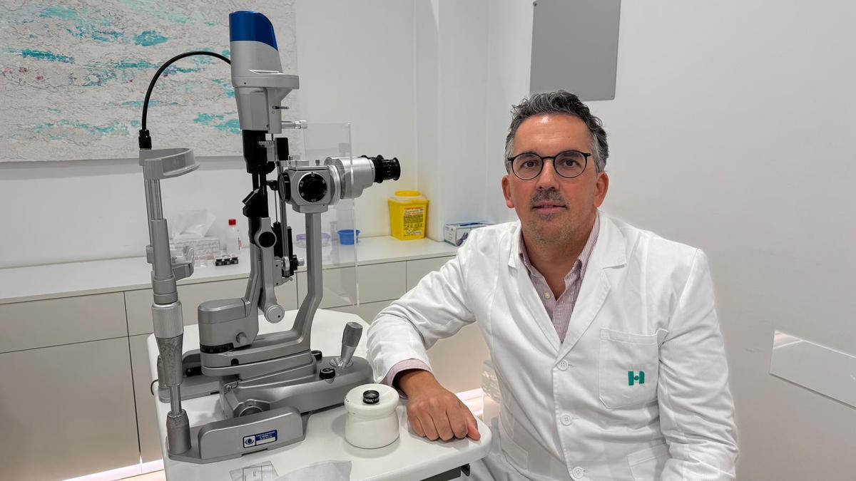 Juan Manuel Cubero, oftalmólogo de la Unidad de Retina y Vítreo del Hospital Arruzafa.