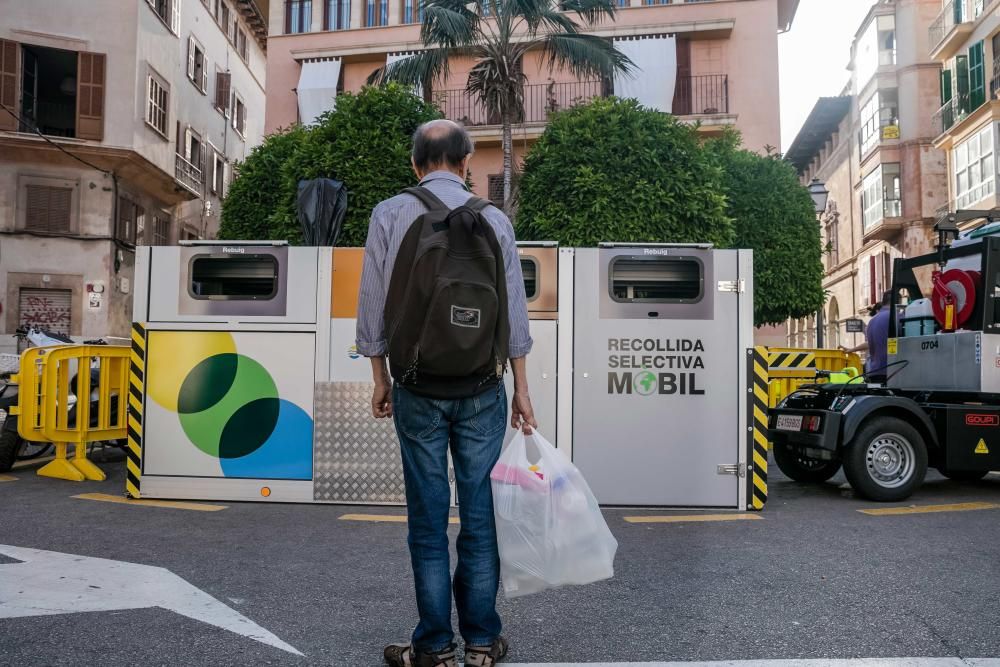 Estreno de  la recogida selectiva móvil  de basura en Palma