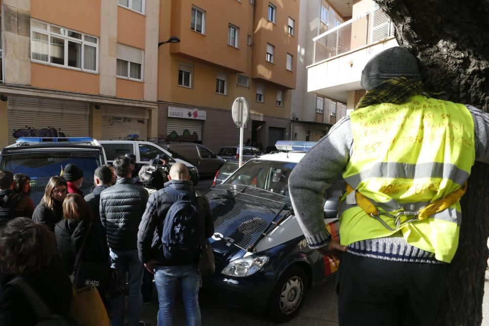 Protestas por el desahucio de un menor con discapacidad en Palma