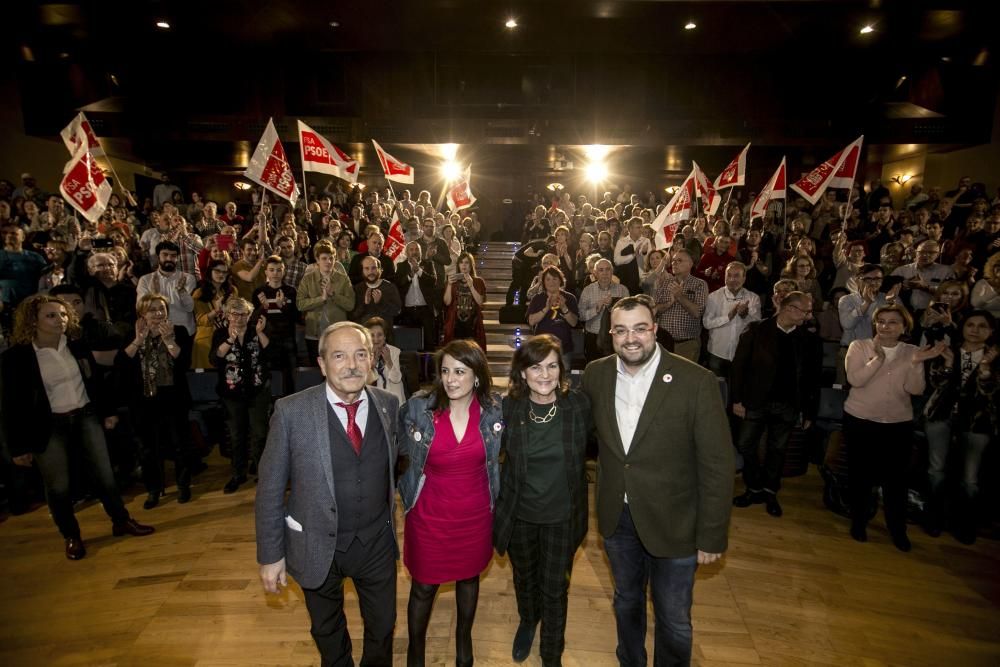 Mitin del PSOE y paseo de Carmen Calvo por Oviedo