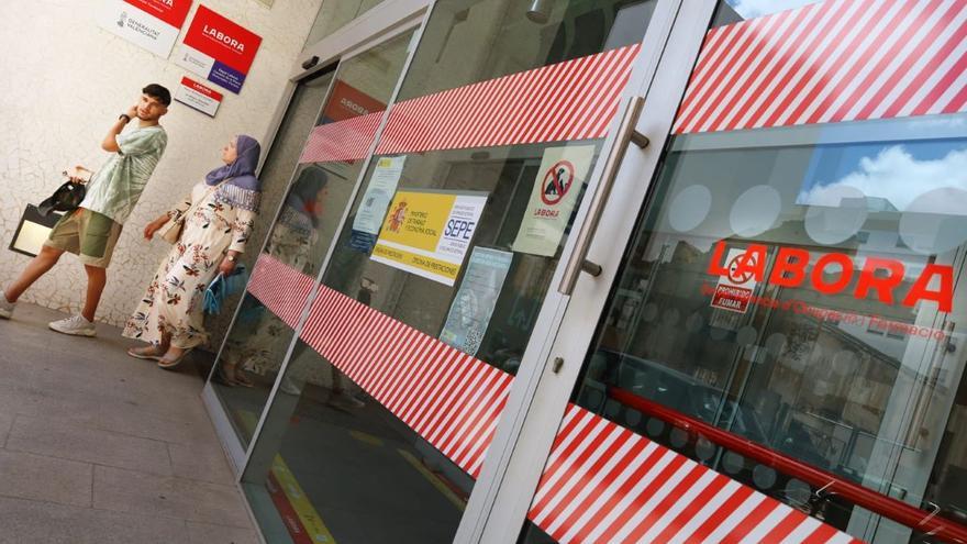 Más de 400 parados piden cada día una prestación por desempleo en Castellón