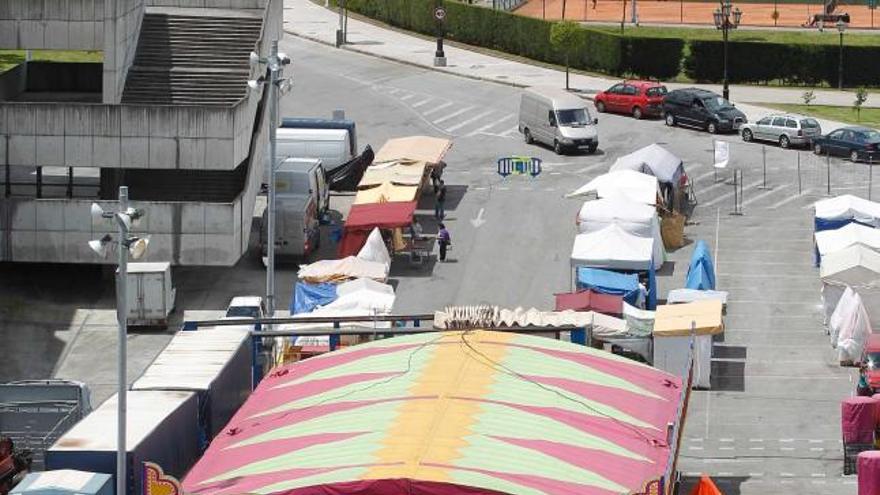 Barracas en la explanada del Tartiere.