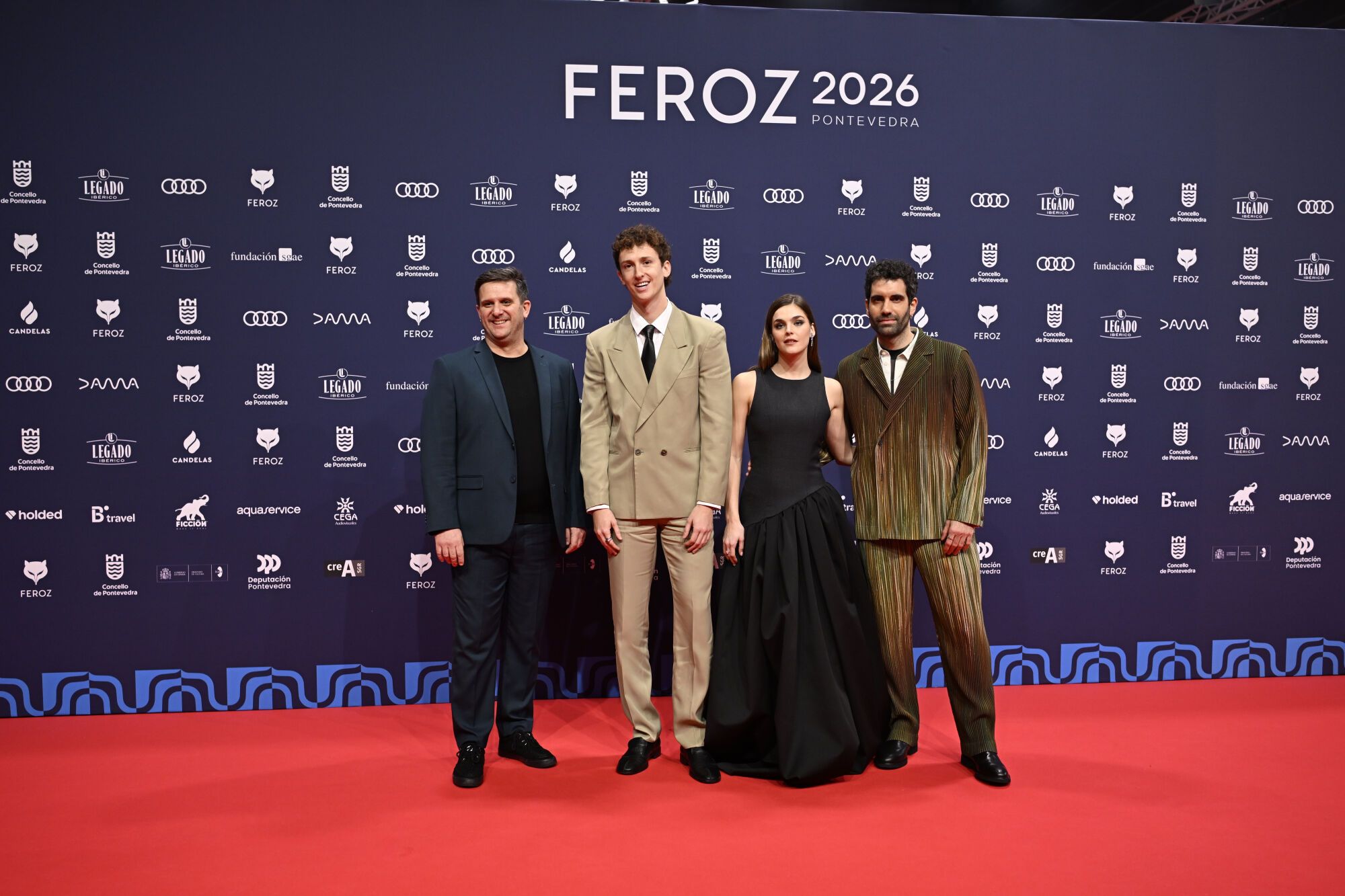 PONTEVEDRA, 24/01/2026.- Integrantes del equipo de la película ´Rondallas´ posan a su llegada a la gala de entrega de los Premios Feroz 2026, organizada por la Asociación de Informadores Cinematográficos de España (AICE), hoy sábado en el Pazo da Cultura de Pontevedra. EFE/Brais Lorenzo