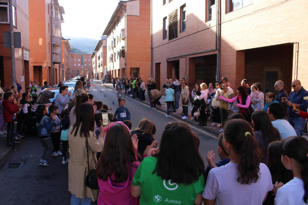 Una carrera organizada por el colegio Santa Eulalia en Ujo
