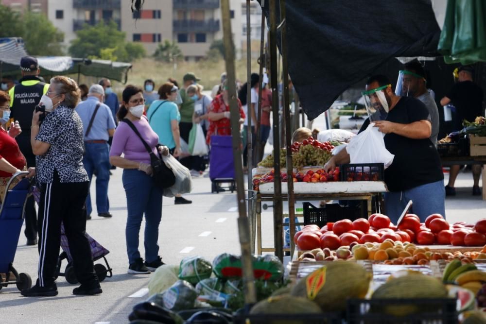 El mercadillo de Huelin vuelve a abrir tras entrar Málaga en la Fase 1.