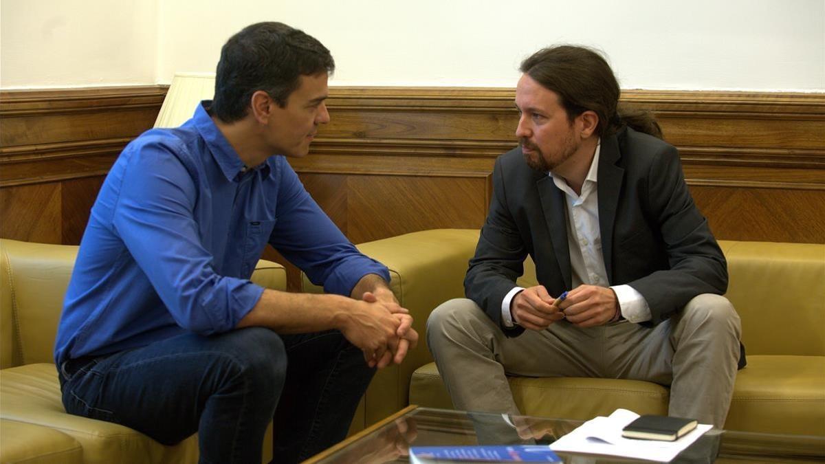 Pedro Sánchez y Pablo Iglesias, en una reunión en el Congreso.