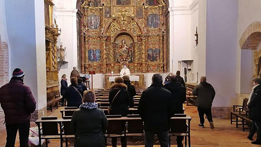 Un momento de la misa de San Antón, con limitación de aforo. | M. J. C. 