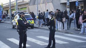 Agents de la Policia Municipal de Girona durant una actuació a lestació de tren convencional, foto darxiu.