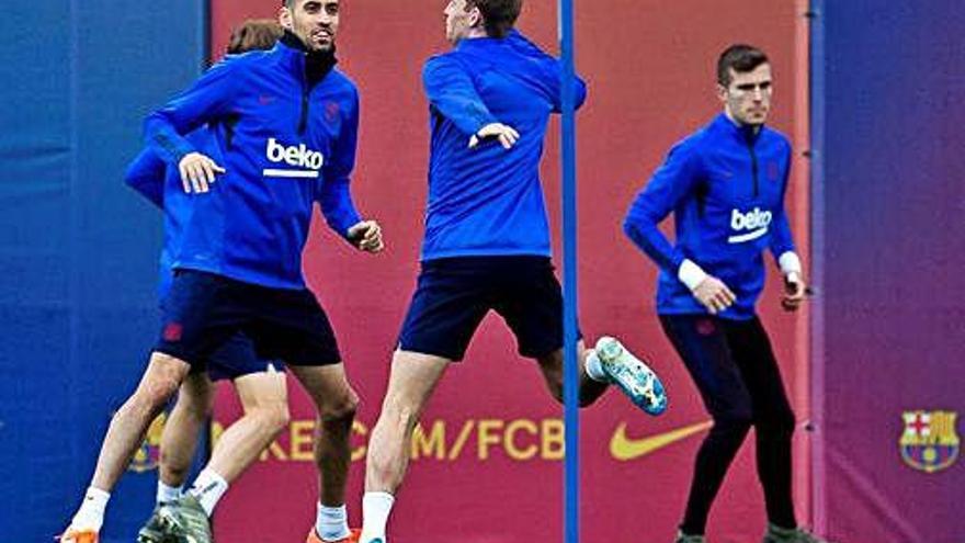 Busquets (esquerra) es va entrenar ahir, ja recuperat de la febre