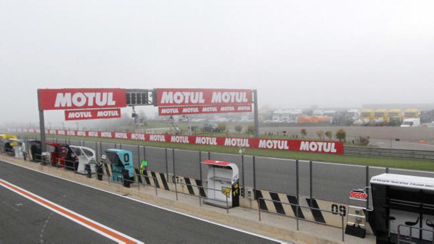 La niebla retrasa el inicio del warm-up de Moto3