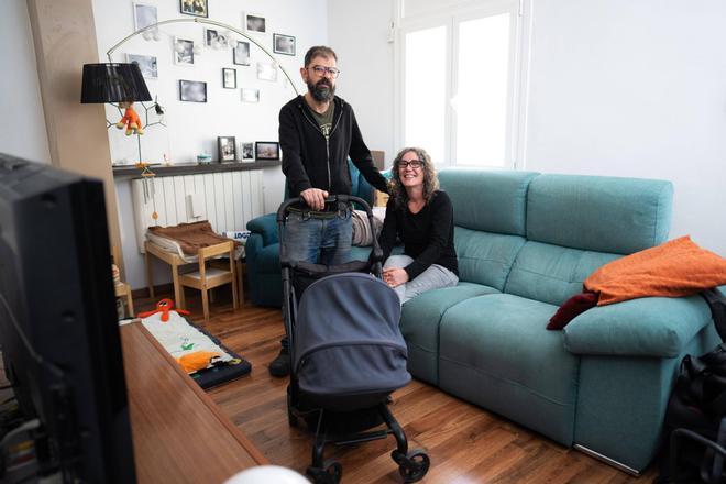 Núria y Fernando, familia de acogida de urgencia: "Cuando te llaman, sales corriendo de casa a la hora que sea"