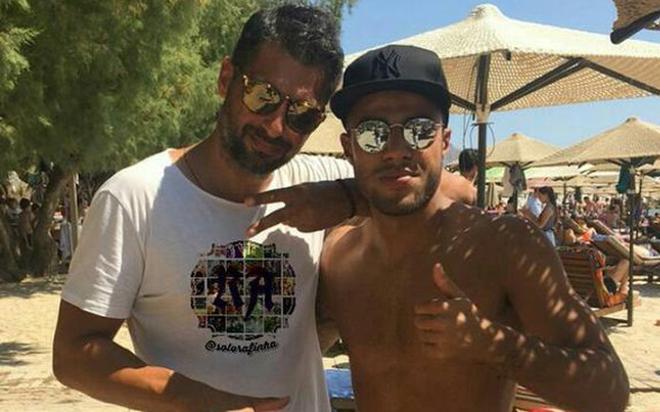 Rafinha disfruta del verano con sus amigos