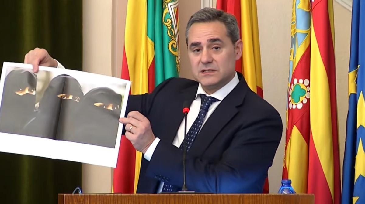 Antonio Ortolá, en el pleno que ha aprobado la medida.