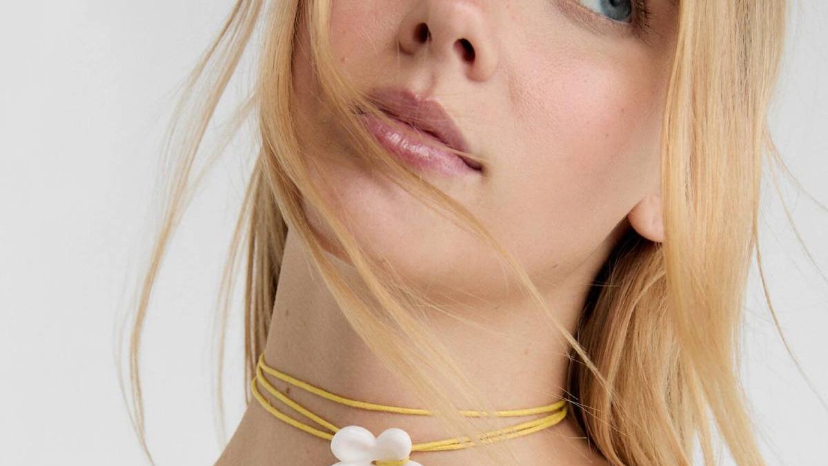 Estos son los 8 collares de Stradivarius que no te quitarás en todo el verano: te recordarán a la infancia