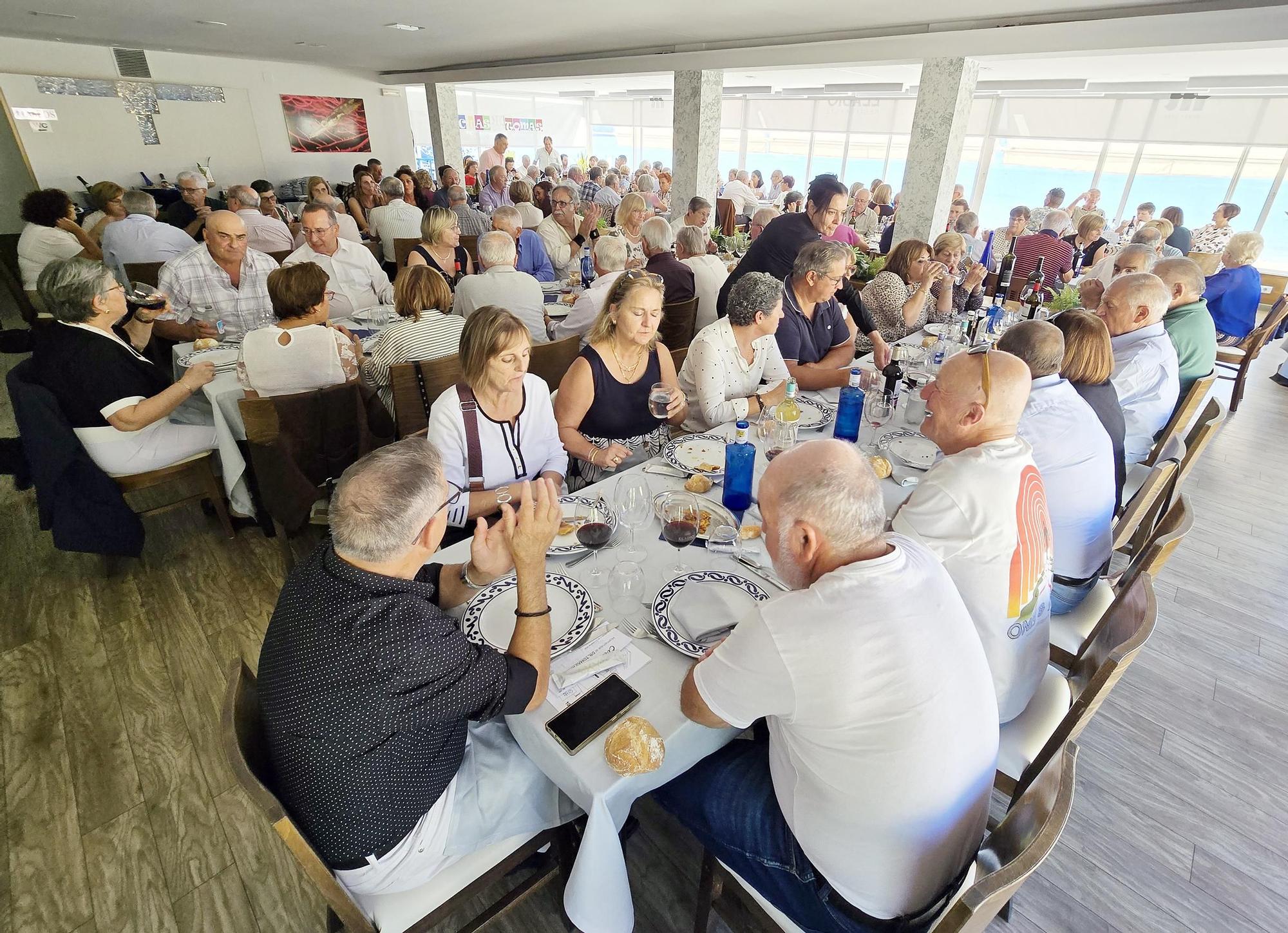 Homenaje al médico Tomás Rodríguez Cayazzo por sus pacientes en Panxón