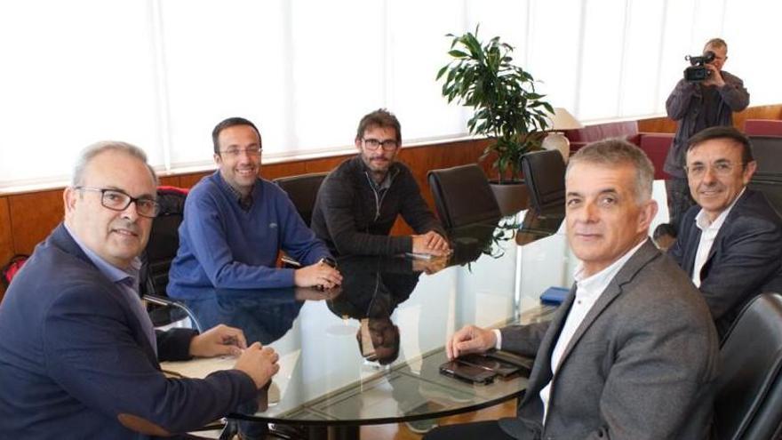 Participantes en la reunión celebrada esta mañana en el Consell