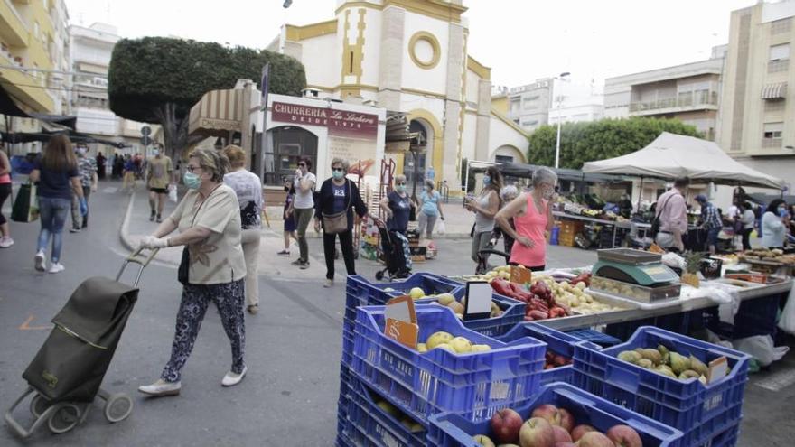 Playas tranquilas en Santa Pola y mercadillos con mucho movimiento