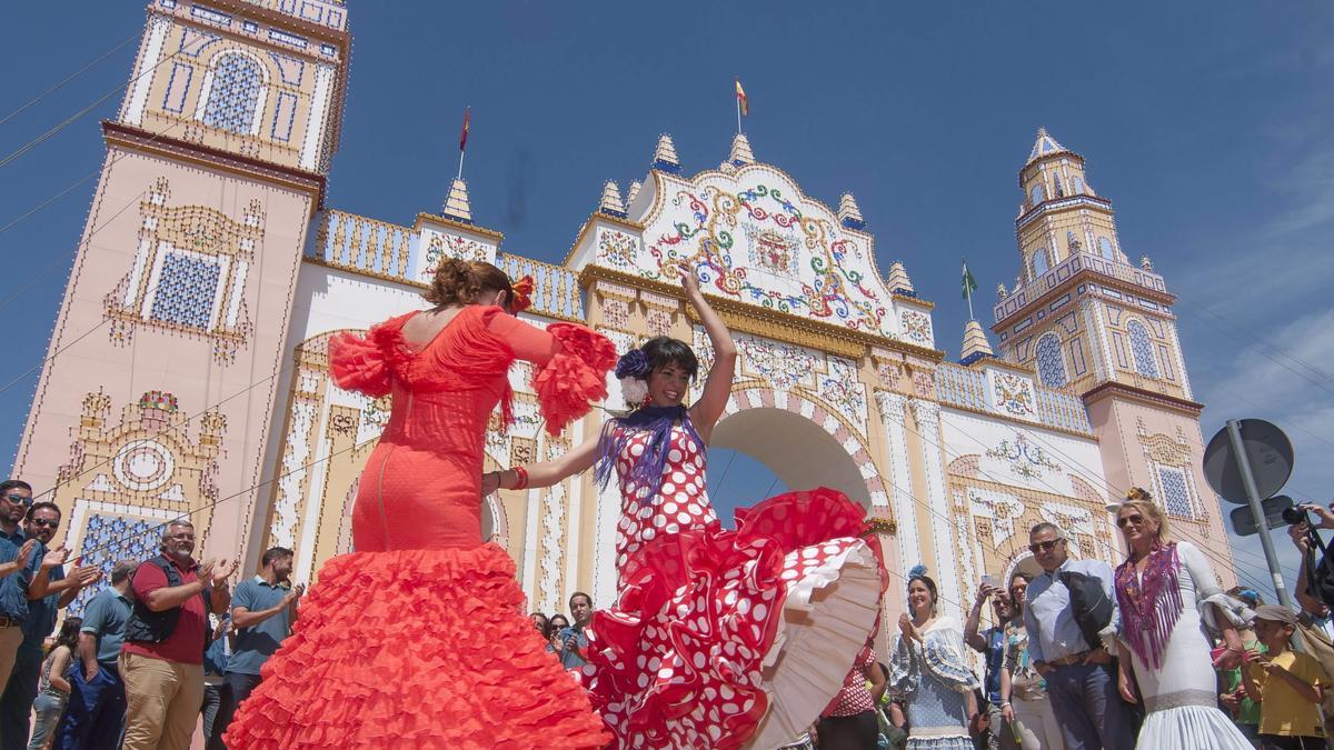 La puerta del Real de la Feria, de momento, continuará cerrada.