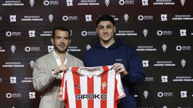José Riestra y Andrés Ferrari, en Mareo, durante la presentación del delantero.    | MARCOS LEÓN