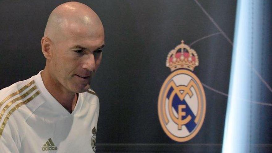 Zidane: &quot;Me conformo con la plantilla que tengo&quot;