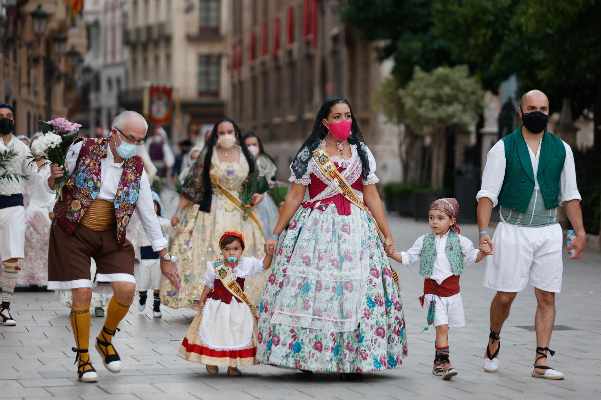 Búscate en el segundo día de Ofrenda por la calle de Caballeros (entre las 20.00 y las 21.00 horas)