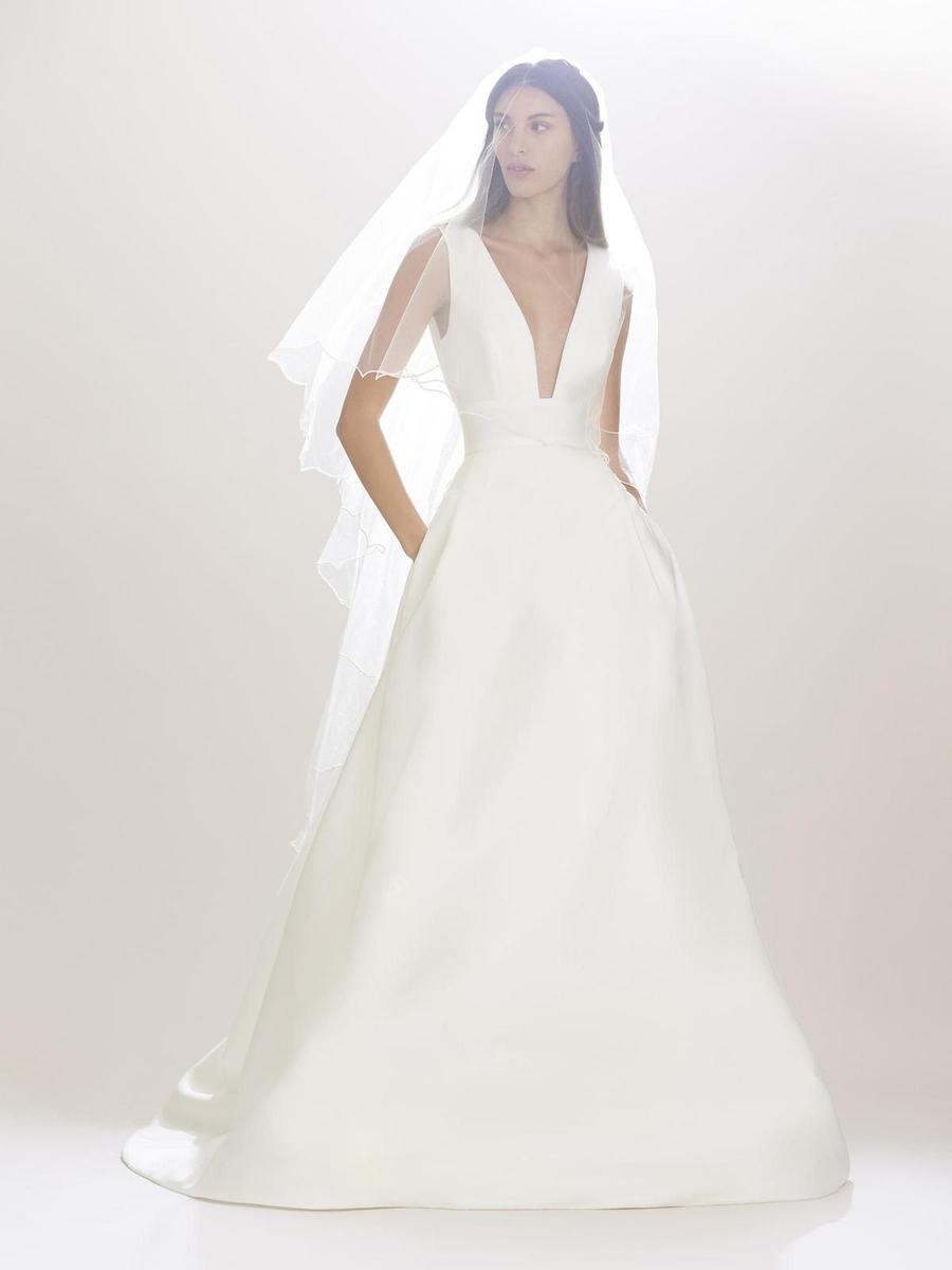 Carolina Herrera Novias Otoño/Invierno 2016, vestido liso con velo