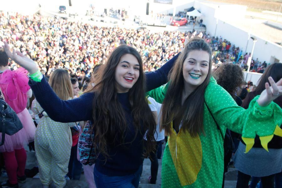 Miles de jóvenes en la fiesta del año