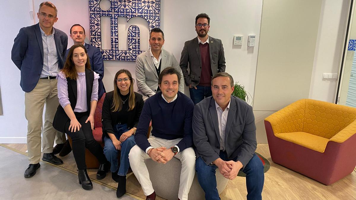 Equipos de LinkedIn y Vértice en las oficinas de LinkedIn España