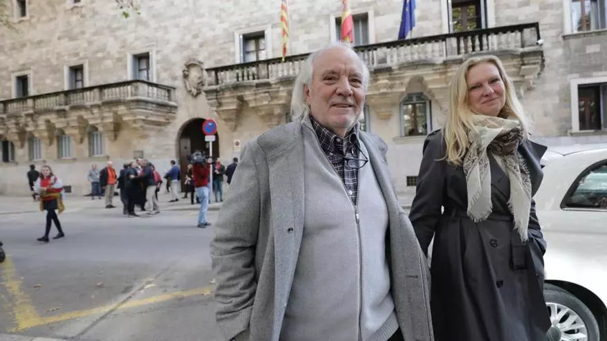 El juicio acaba con Cursach ovacionando al fiscal que pidió perdón entre lágrimas a los acusados