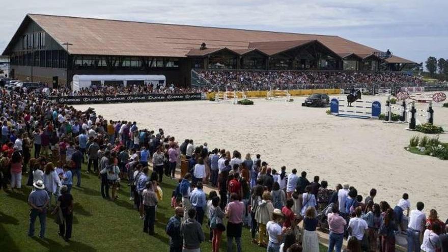 Panorámica de la pista exterior del Centro Hípico Casas Novas, donde se celebra el concurso de verano.