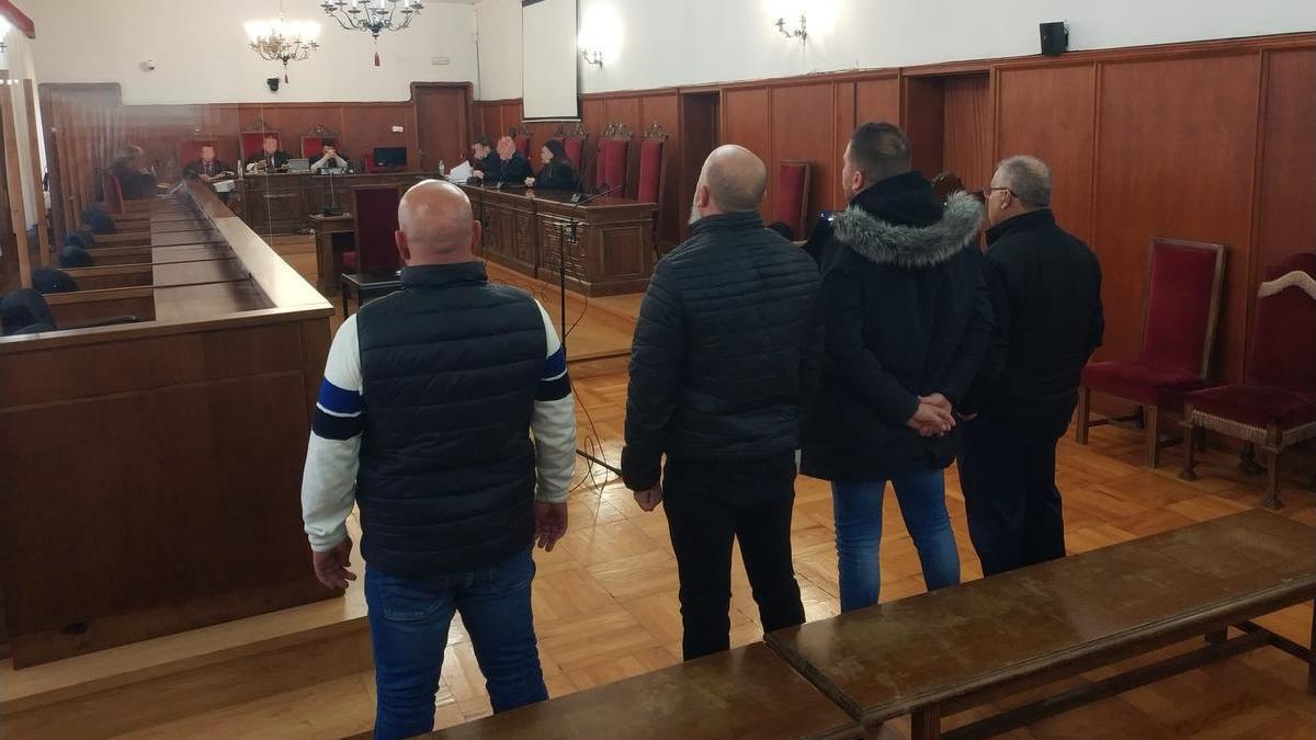 Los acusados, en la Audiencia Provincial de Badajoz el pasado mes de enero.