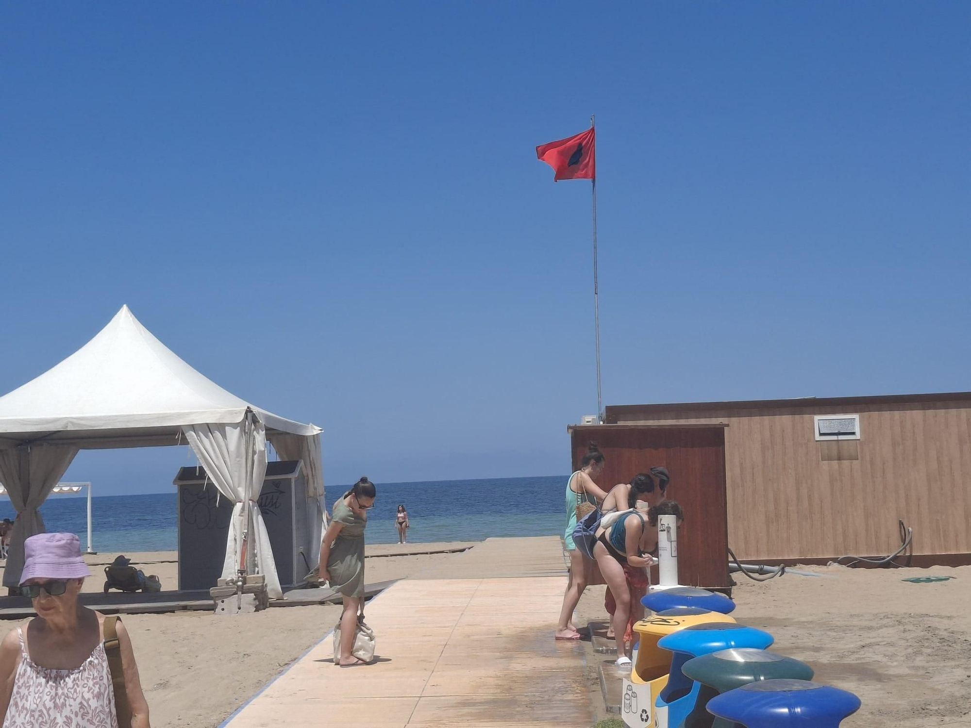 Insólito: playas vacías en Dénia (imágenes)